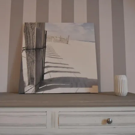 Semesterbostad Elegant With Garden Near Beaches