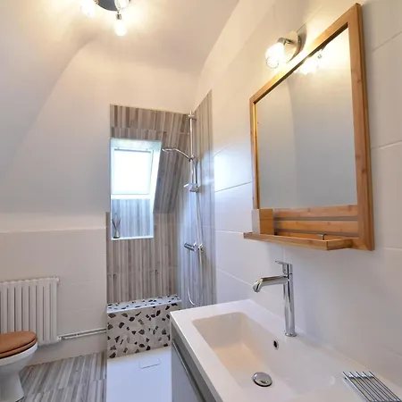 18th-century Normandy * فالوجنيس